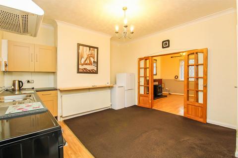 3 bedroom end of terrace house for sale, Leeds Road, Wakefield WF1