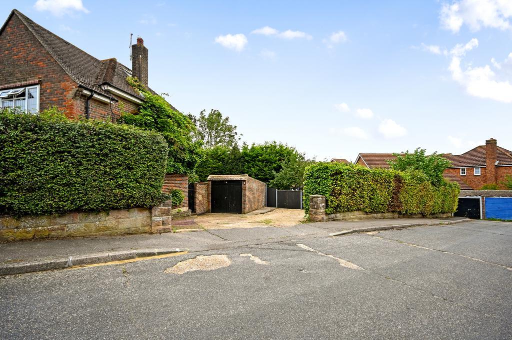 Garage,driveway and additional garage