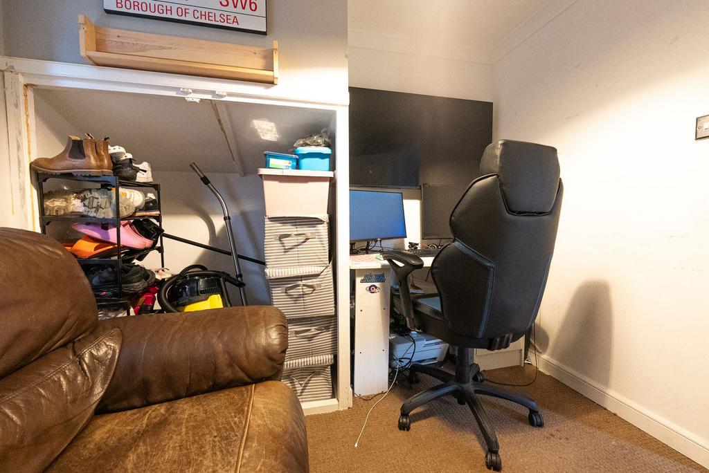 Office Space/bed 4