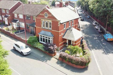 3 bedroom detached house for sale, Chapel Street, Dukinfield