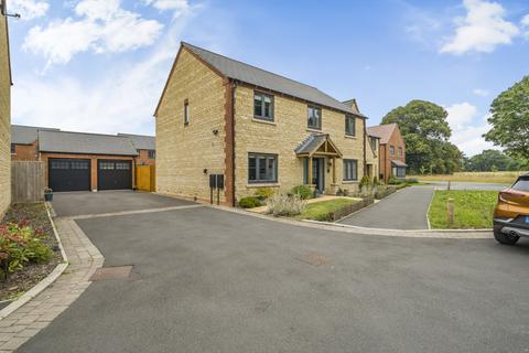 5 bedroom detached house for sale, Aki Court, Blunsdon, Swindon