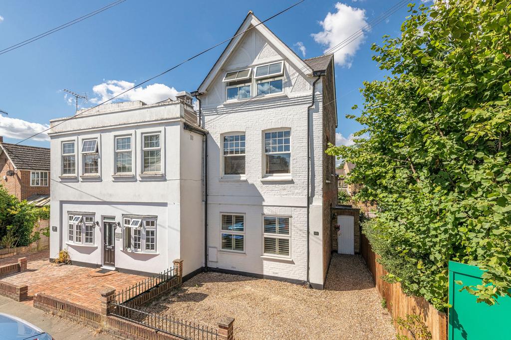 Anyards Road, Cobham, KT11 5 bed semidetached house for sale £795,000