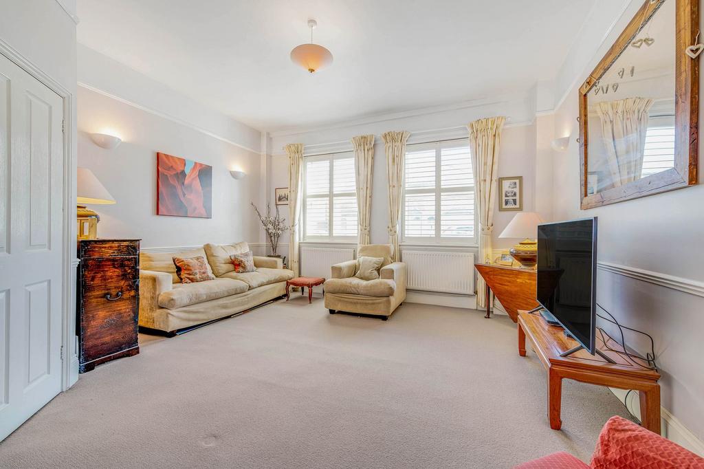 Anyards Road, Cobham, KT11 5 bed semidetached house for sale £795,000