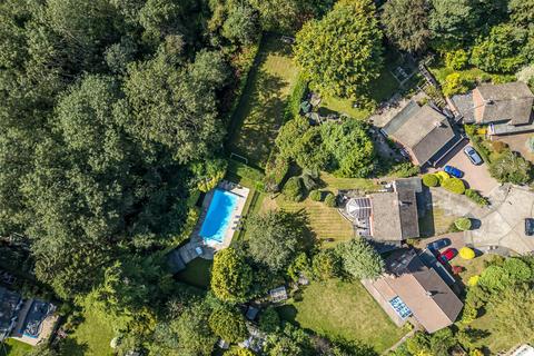 4 Heights Close, Banstead, SM7 1DR