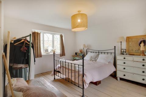 12 West Cross, Tenterden, TN30 6JL