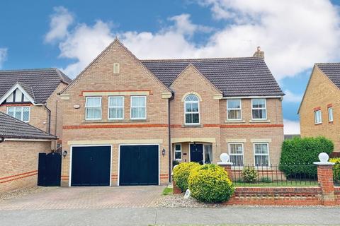 5 bedroom detached house for sale, Martlet Close, Northampton NN4