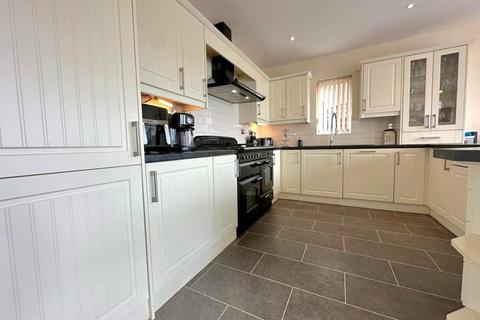 5 bedroom detached house for sale, Martlet Close, Northampton NN4