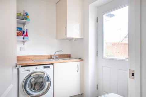 1 Edneys Walk, Overton, Basingstoke, RG25 3FB
