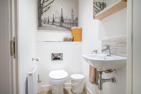 1 Edneys Walk, Overton, Basingstoke, RG25 3FB
