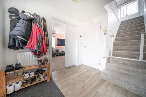 1 Edneys Walk, Overton, Basingstoke, RG25 3FB
