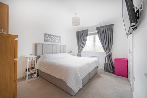 1 Edneys Walk, Overton, Basingstoke, RG25 3FB