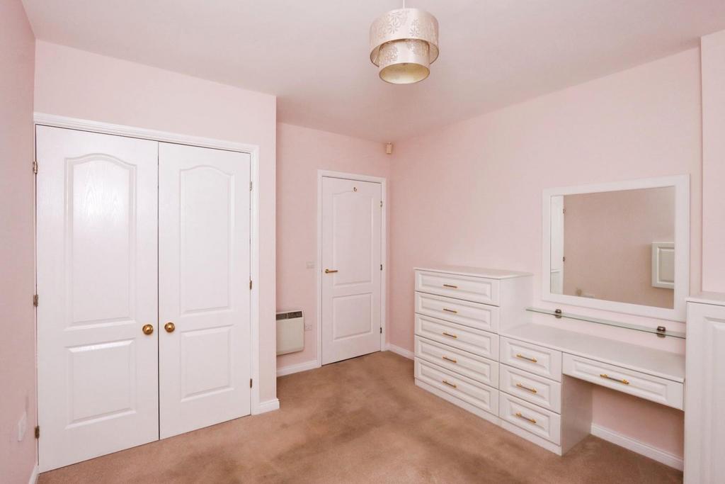 BEDROOM 1.jpg