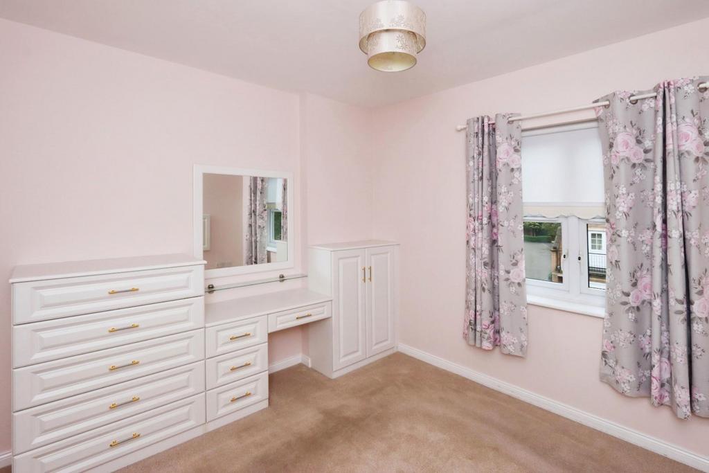 BEDROOM 1 04.jpg