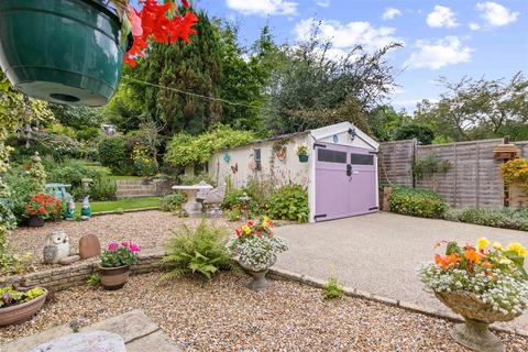 6 Chilcroft Road, Haslemere, GU27 1JJ