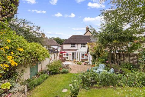 6 Chilcroft Road, Haslemere, GU27 1JJ