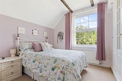 6 Chilcroft Road, Haslemere, GU27 1JJ