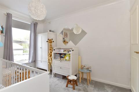 4 Chapel Wood, New Ash Green, Longfield, DA3 8RA