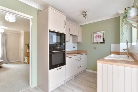 4 Chapel Wood, New Ash Green, Longfield, DA3 8RA