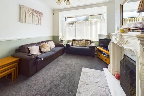 4 bedroom semi-detached house for sale, Nab Wood Drive, Shipley