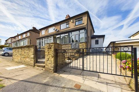 4 bedroom semi-detached house for sale, Nab Wood Drive, Shipley