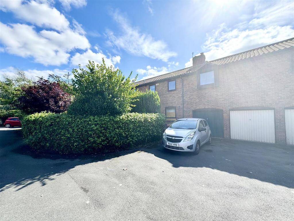 Garage/Parking