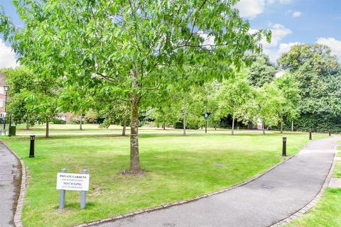 2 bedroom ground floor flat for sale, St. Agnes Place, Chichester, West Sussex