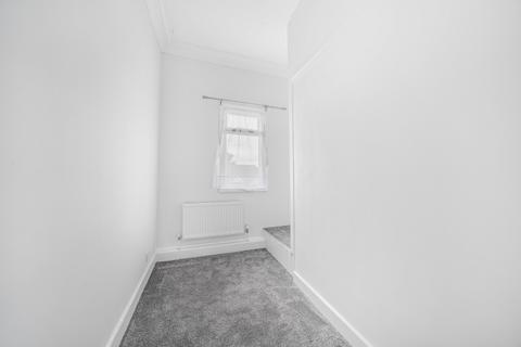 2 bedroom apartment to rent, Vancouver Road Edgware HA8