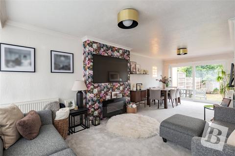 3 bedroom semi-detached house for sale, Surrey Drive, Hornchurch, RM11