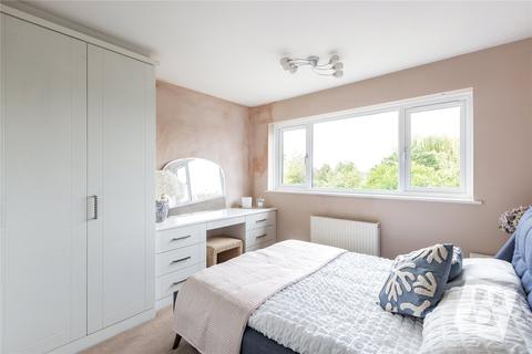 3 bedroom semi-detached house for sale, Surrey Drive, Hornchurch, RM11