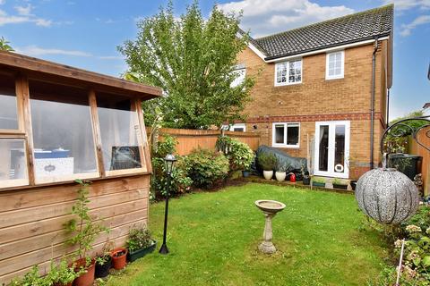 73 Gordon Close, Ashford, TN24 8RG