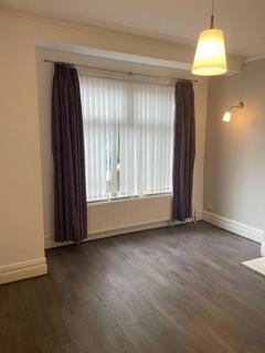 2 bedroom semi-detached house to rent, Longmead Road, Salford M6