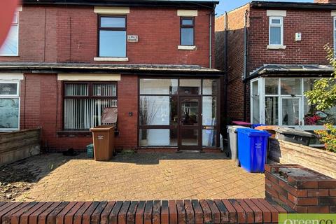 2 bedroom semi-detached house to rent, Longmead Road, Salford M6