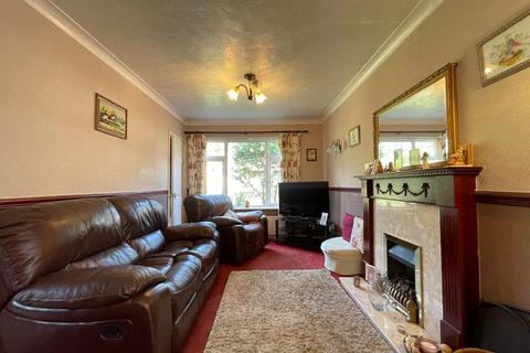 2 bedroom detached bungalow for sale, Lowcliff Walk, Heckmondwike