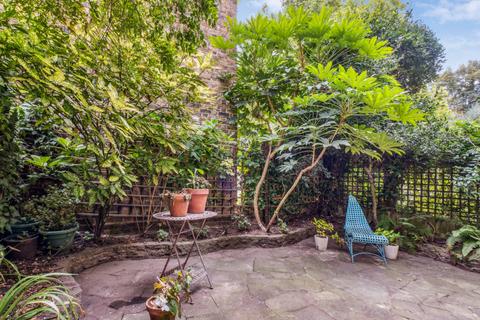 Cheyne Gardens, London, SW3