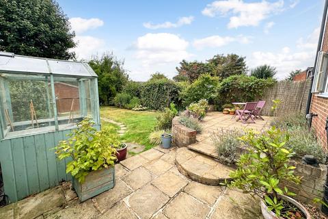 9 Dyson Close, Windsor, SL4 3LZ