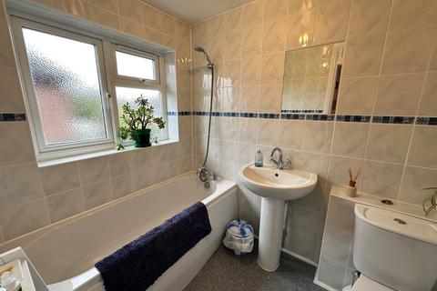 9 Dyson Close, Windsor, SL4 3LZ