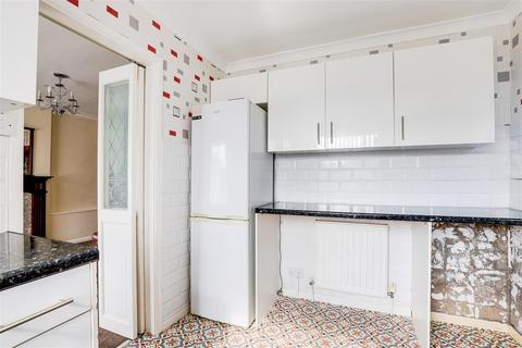 16 Baker Avenue, Arnold, Nottingham, NG5 8FU