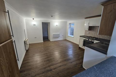 1 bedroom flat to rent, Portland Crescent