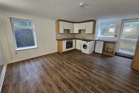 1 bedroom flat to rent, Portland Crescent