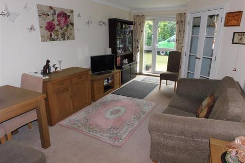 1 bedroom ground floor flat for sale, Regency Crescent, Christchurch BH23