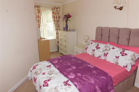 1 bedroom ground floor flat for sale, Regency Crescent, Christchurch BH23