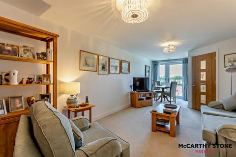 1 bedroom apartment for sale, Edward House, Pegs Lane, Gascoyne Way, Hertford SG13 8FQ