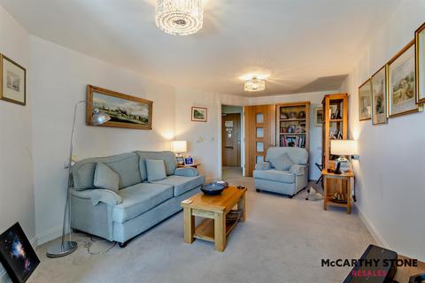 1 bedroom apartment for sale, Edward House, Pegs Lane, Gascoyne Way, Hertford SG13 8FQ