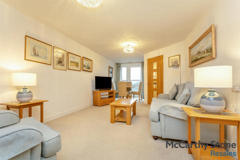 1 bedroom apartment for sale, Edward House, Pegs Lane, Gascoyne Way, Hertford SG13 8FQ