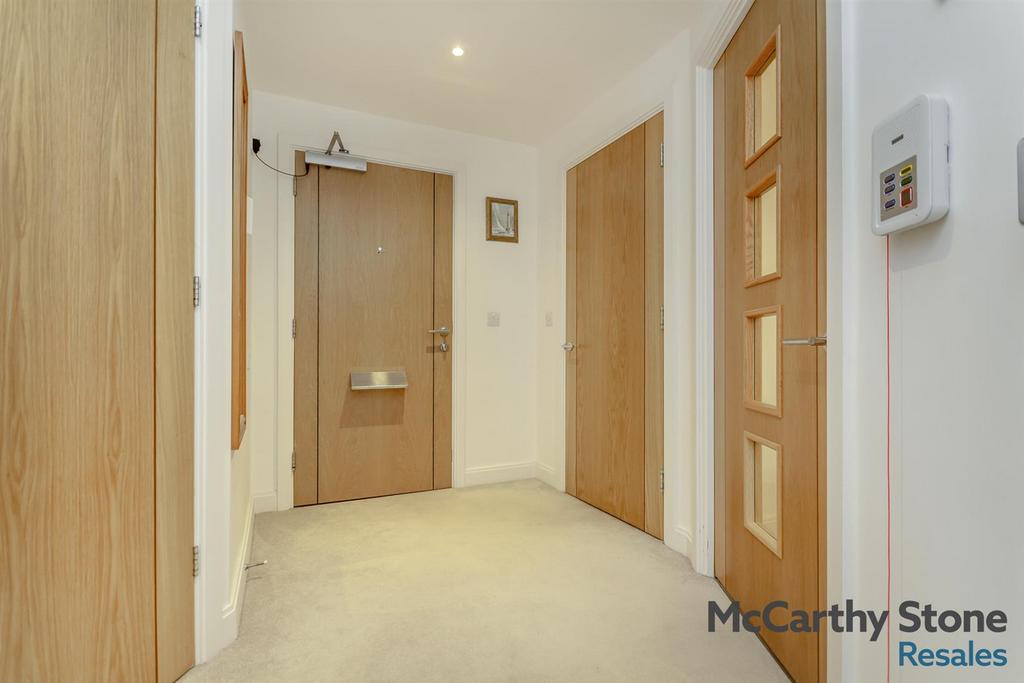 8675993-interior06.jpg
