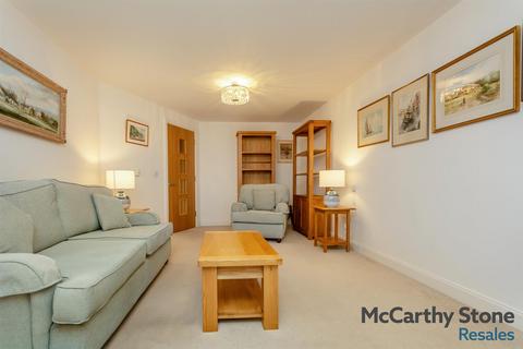 1 bedroom apartment for sale, Edward House, Pegs Lane, Gascoyne Way, Hertford SG13 8FQ