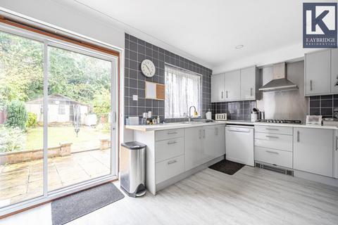 198 Stoneleigh Avenue, Worcester Park, KT4 8YA