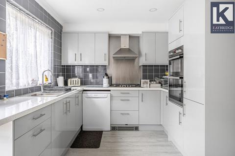 198 Stoneleigh Avenue, Worcester Park, KT4 8YA