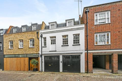 3 bedroom mews to rent, Harley Place, Marylebone Village, London W1G