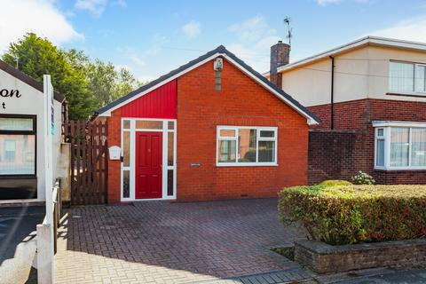 2 bedroom bungalow for sale, Tynesbank, Worsley, Manchester, Greater Manchester, M28 0SF